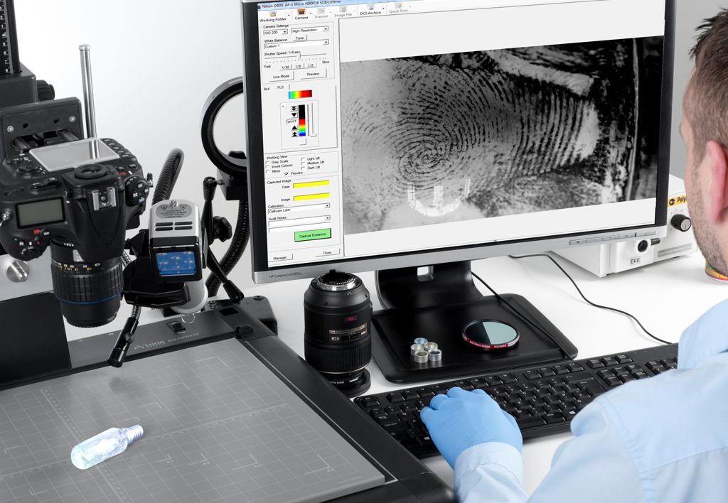 Reflected-UV imaging of fingermarks on glass using the DCS5 fingerprint imaging workstation